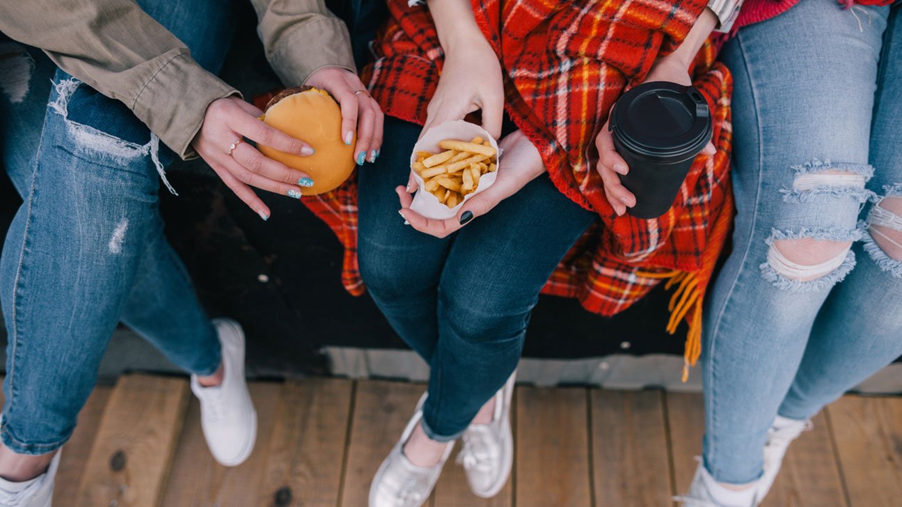 Les jeunes adultes en surpoids sont deux fois plus susceptibles de se gaver, de se purger que de jeunes adultes plus minces