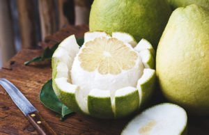 9 bienfaits du pomelo pour la santé (et comment le manger)