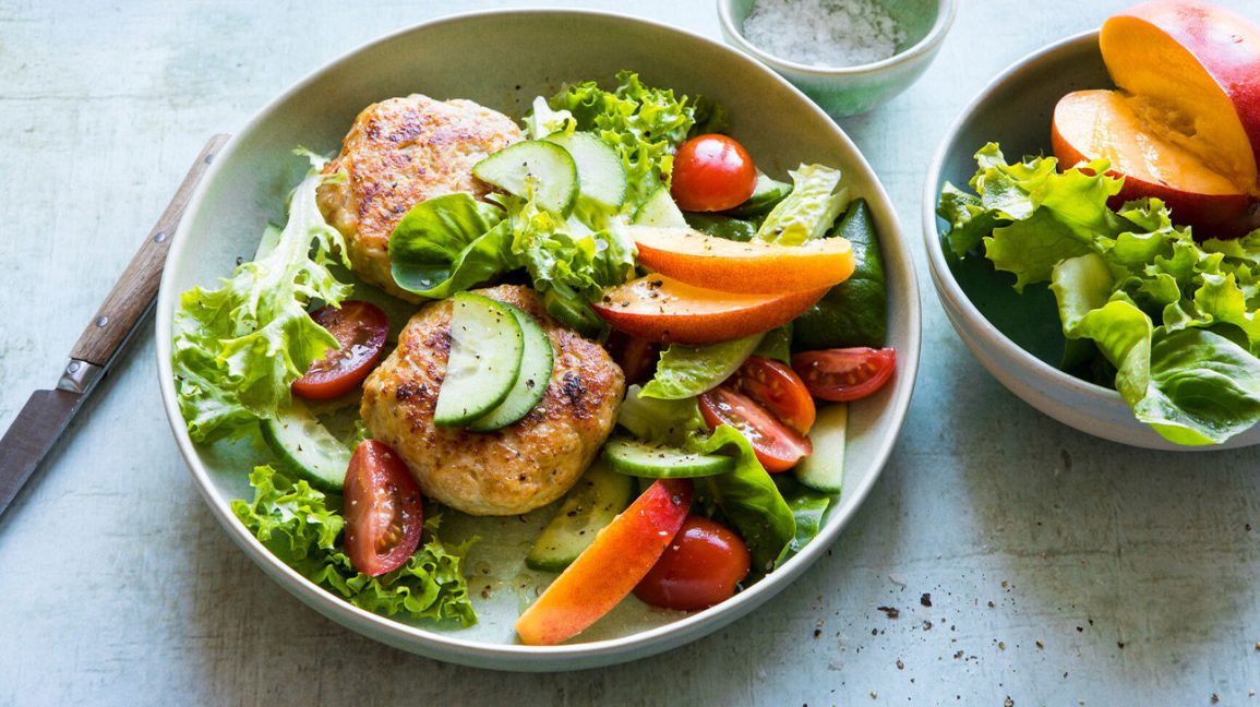 Régime paléo : Burger de poulet paléo avec salade
