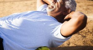 Exercices pour soulager et prévenir les douleurs dans le haut du dos
