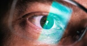 Quelles sont les causes des symptômes de sécheresse oculaire dans un œil ?
